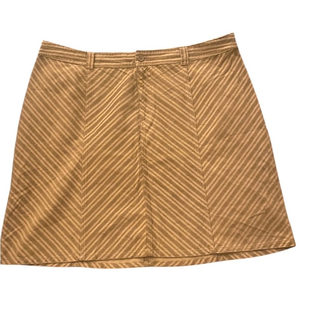 Corduroy mini skirt, brown honeycomb color.